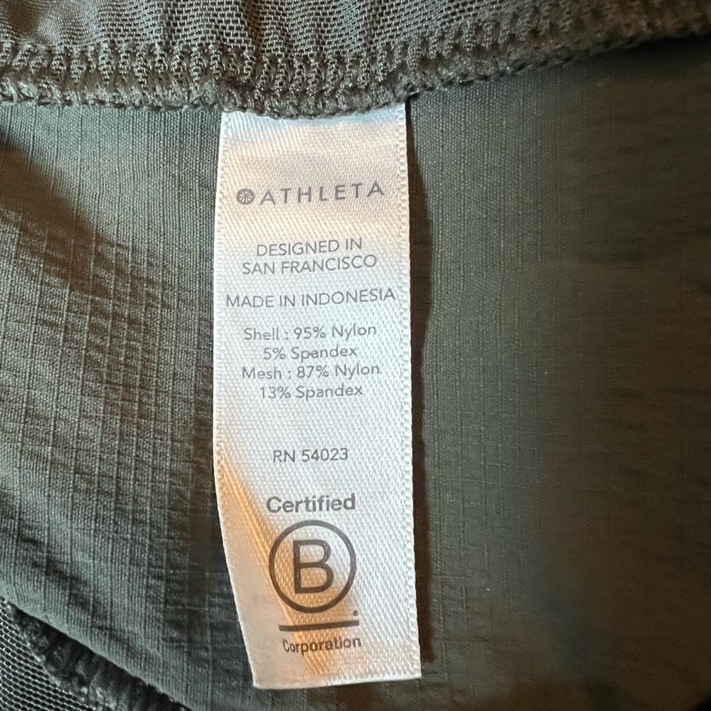 Athleta Trekkie North Jogger
Size 4
Olive green - Picture 6 of 7